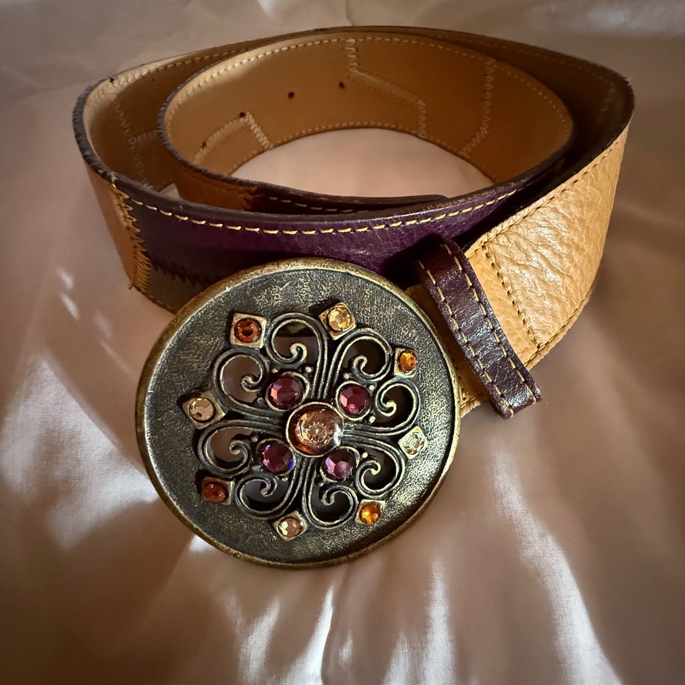Elegant and Unique Tan Brown Leather Belt with Ornate Buckle, Like New!